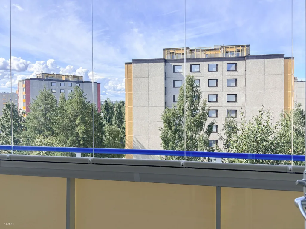Balcon - Bright Studio with Balcony in Oulu's Tuira