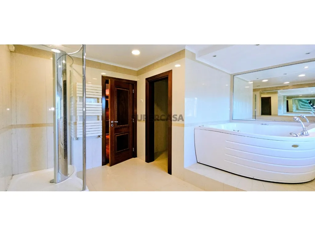 Salles de bain - Triplex T6 Home with Pena Palace View in Belas