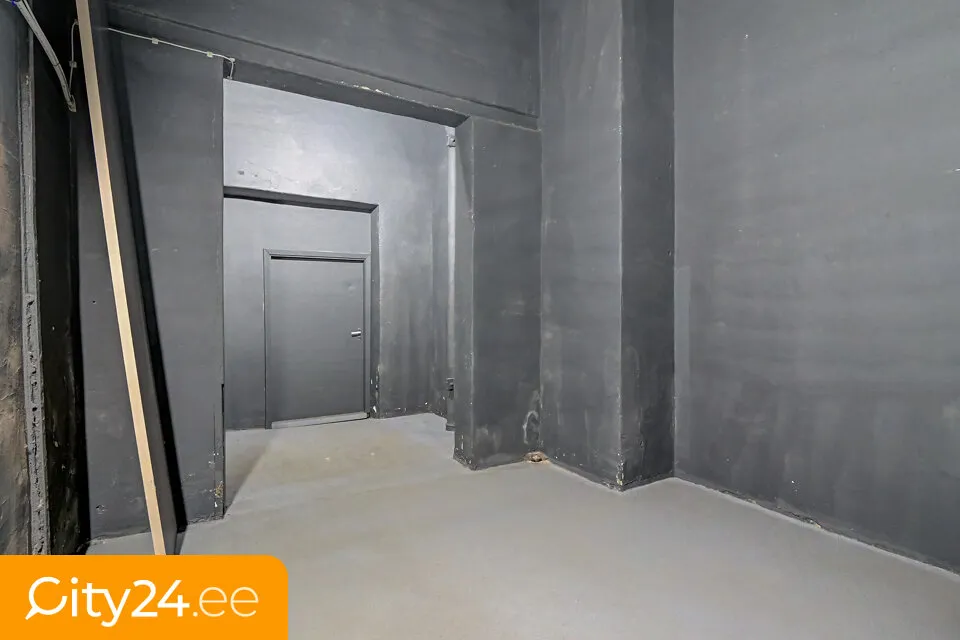 Toad - Warehouse/Shop Space with 3 Floors in VEF District