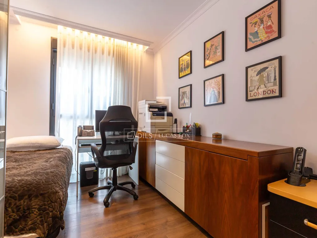 Bureau - Modern Apartment with Terrace in Sant Just Desvern