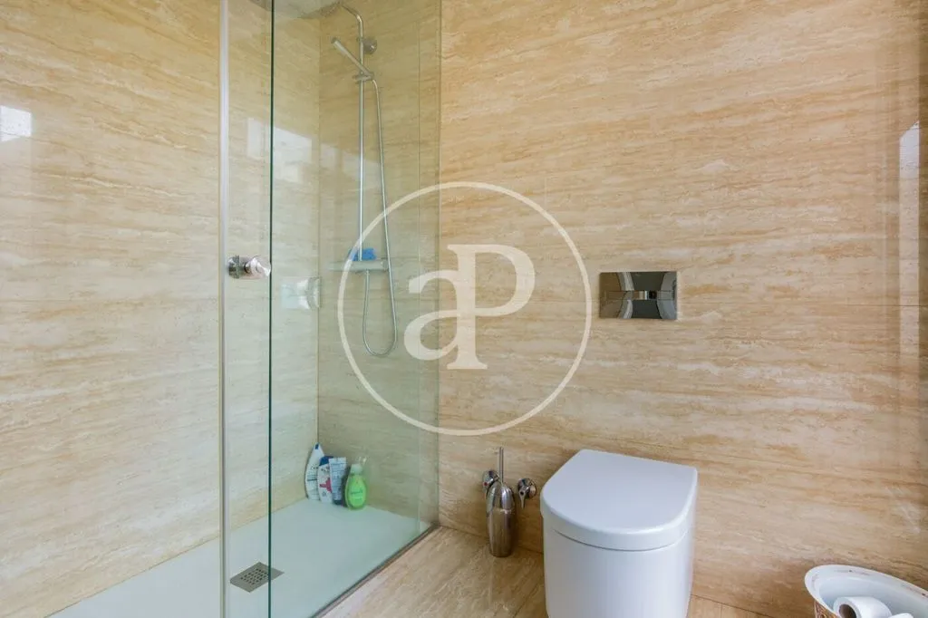 Vannitoad - Luxury Villa with Pool in Chamartin, Madrid