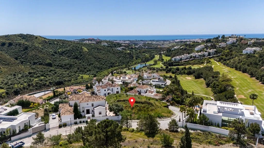 Vista aerea - Panoramic Sea View Plot in Benahavís