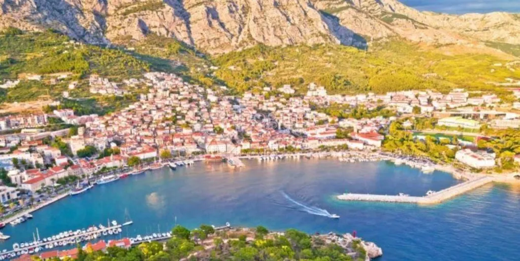 Two-Bedroom Riverfront Apartment in Makarska