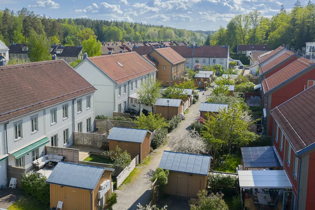 Õhuvaade - Terraced House with Garden in Tullinge