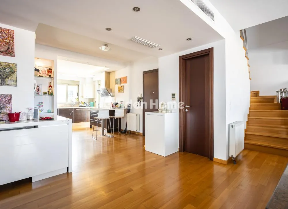 Elutuba - Mezzanine Flat with Park View in Elliniko