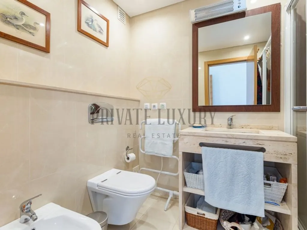Bathrooms - Luxury Semidetached House with Pool in Cascais