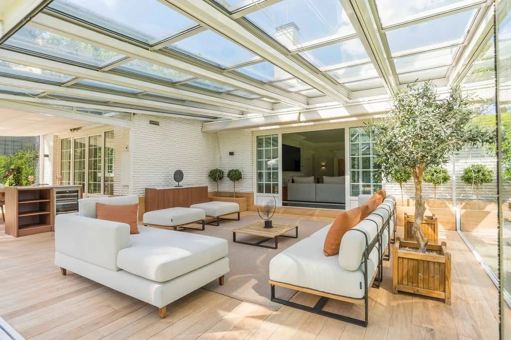 Terrace - Luxury Detached House with Pool in La Florida, Madrid