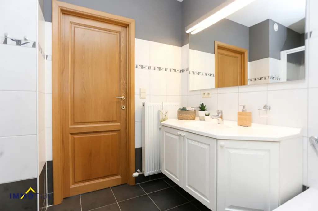 Bathrooms - Spacious Apartment with Terraces in Dendermonde