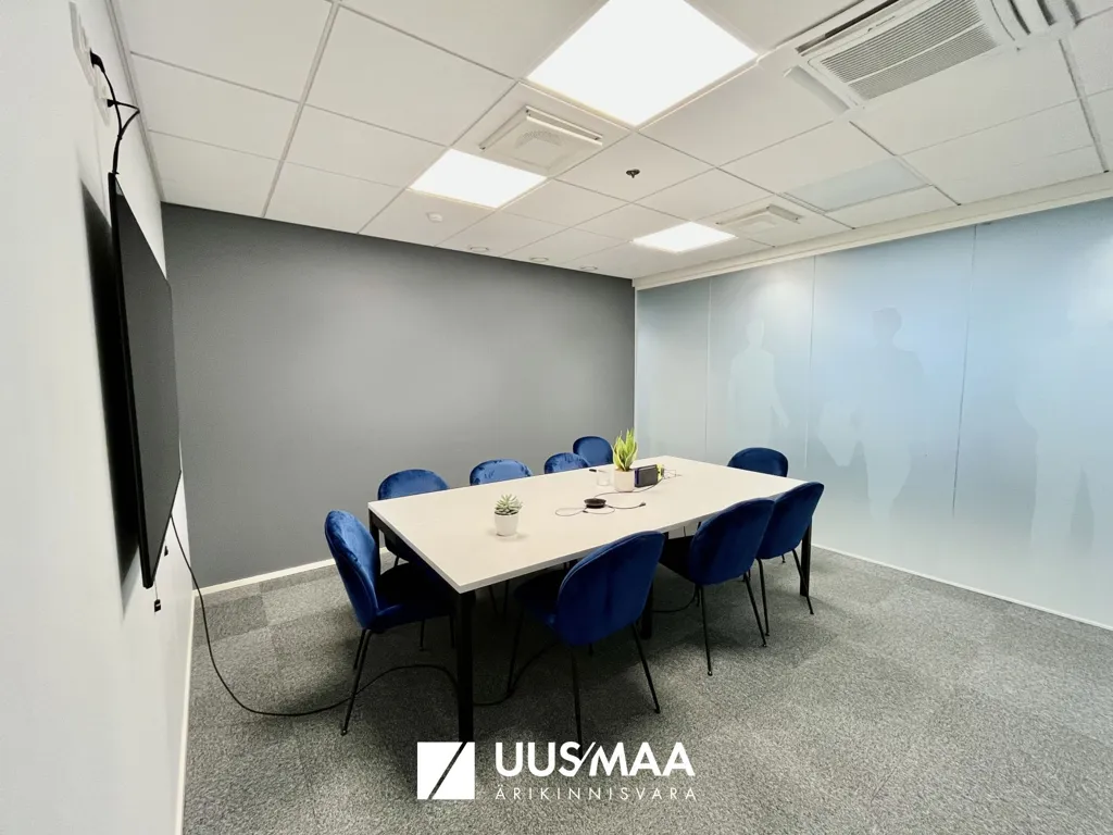 Kabinet - Office with Large Windows in Maakri District