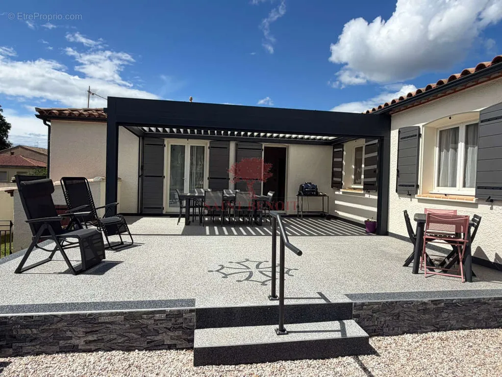 Terrasse - Villa avec Piscine à Gignac