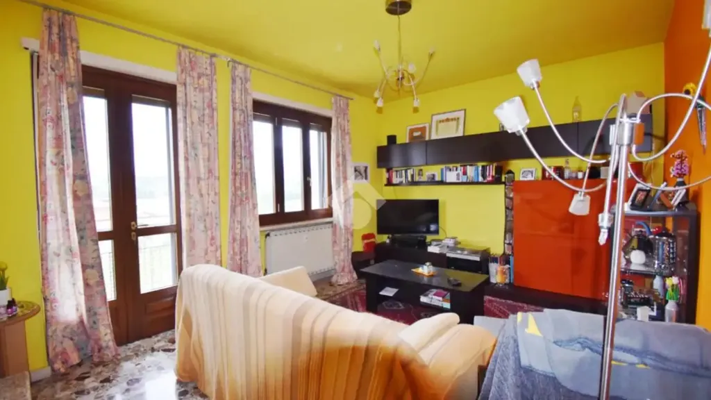 Soggiorno - Penthouse con vista sulle colline a Cascinette D'Ivrea