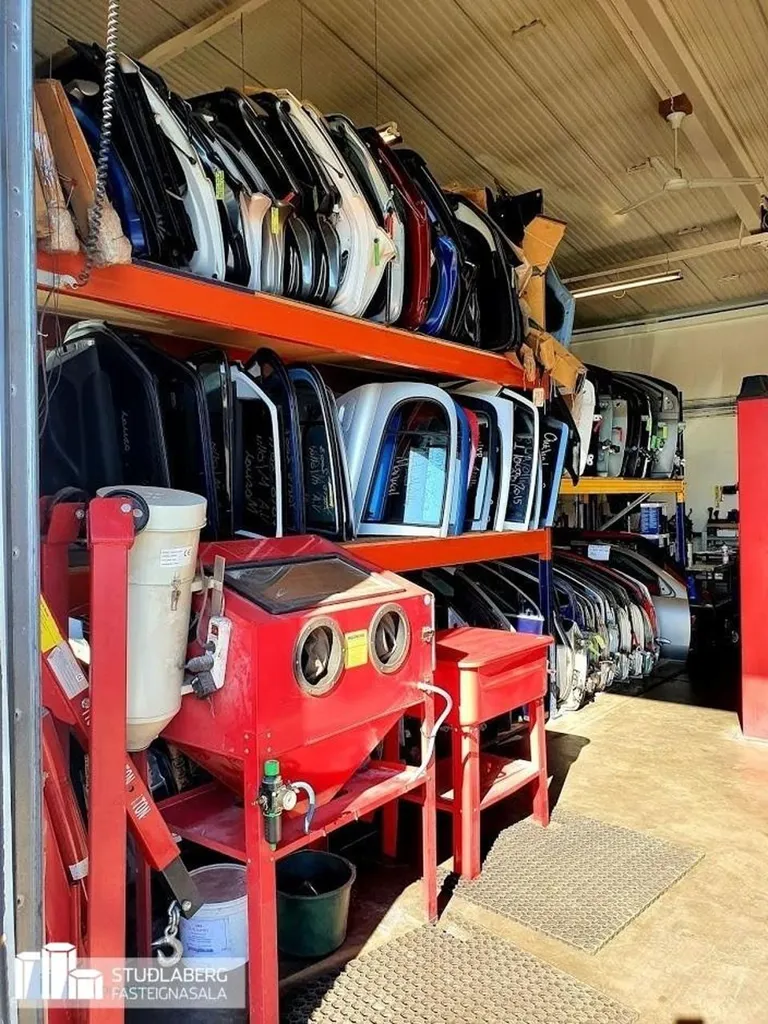 Garage - Car Workshop with Sales in Reykjanesbær