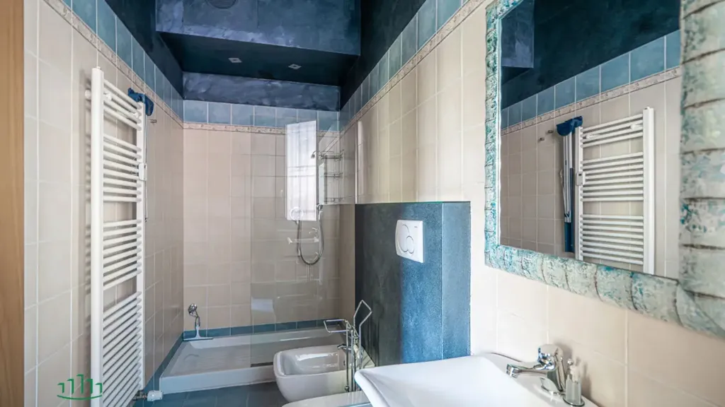Salles de bain - Armed Bilocale with Private Patio in Bologna