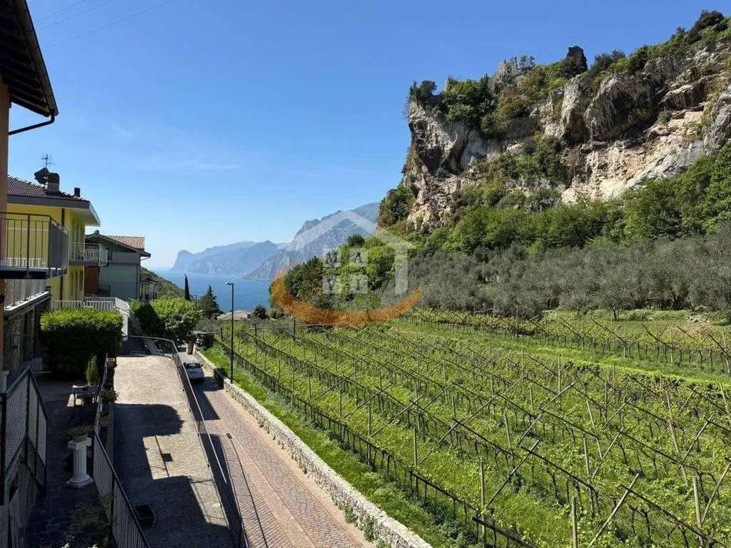 Terrasse - Luxury Penthouse with Lake View in Nago-Torbole
