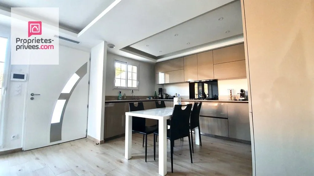 Cucina - Luxury Villa with Multiple Units in Fréjus