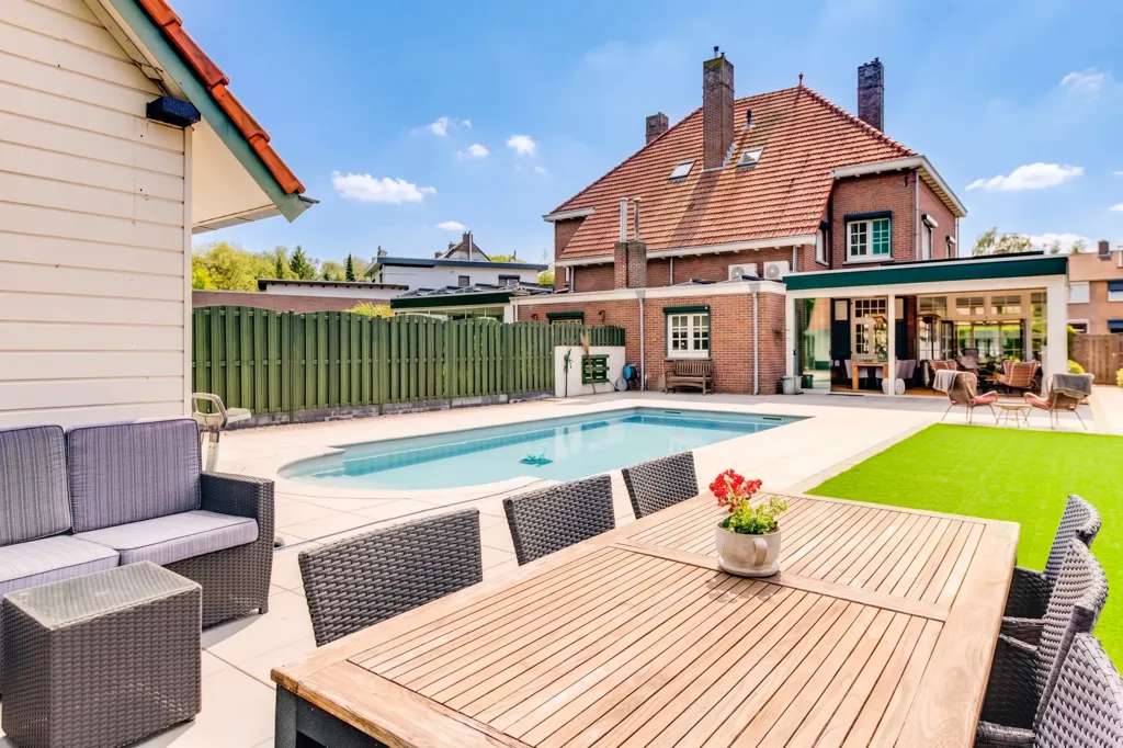 Piscine - Monumental House with Mijnsteenberg View in Heerlen