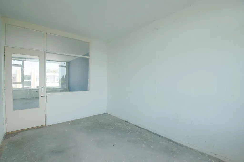 Toad - 3-Bedroom Apartment with Balcony in Charlois