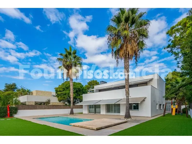 Bassein - Chalet with Pool in Santa Bárbara Urbanisation, Rocafort