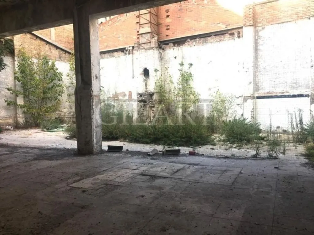 Garaaž - Apartment Complex with Expansion Potential in Lleida