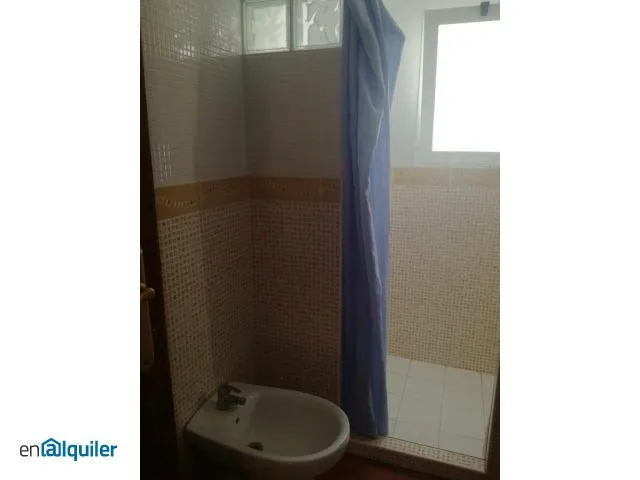 Bathrooms - Furnished Flat, High Street, University Proximity