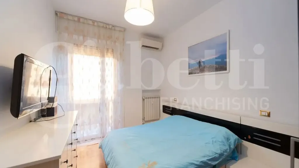 Chambres - Rear-Facing Apartment with Balcony in Monza