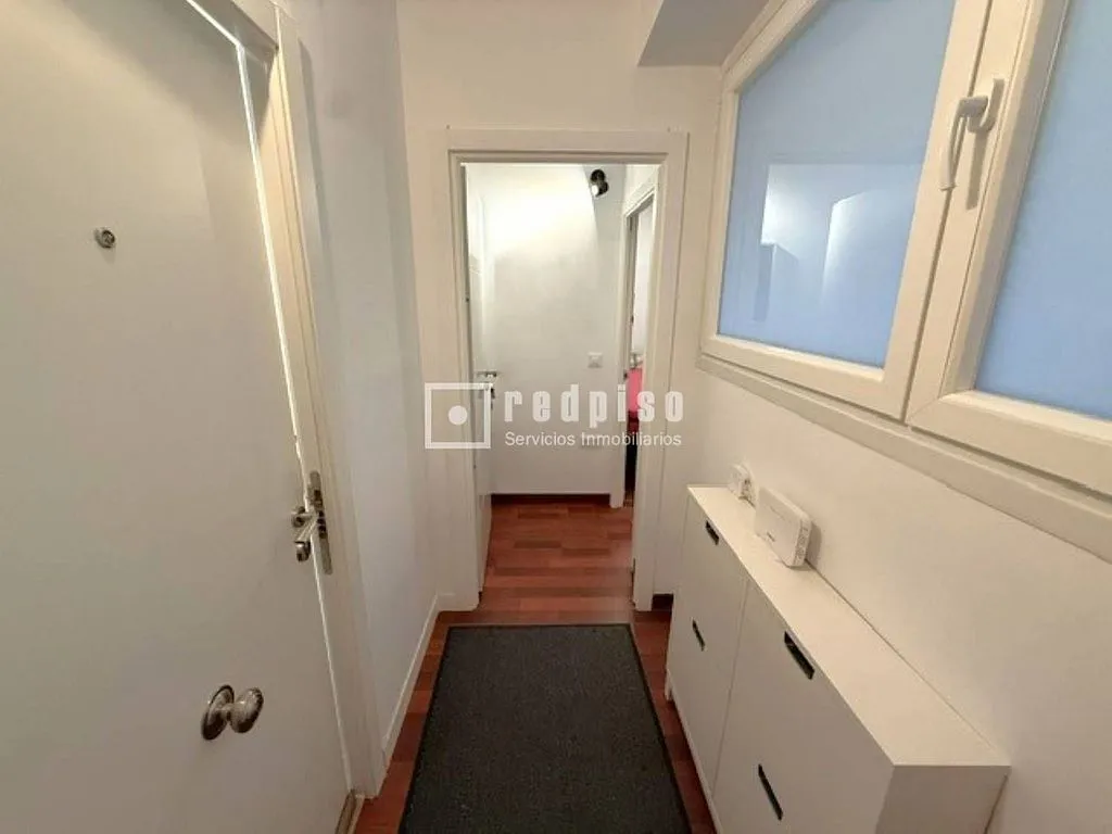 Esik - Apartment with Air Conditioning in Cuatro Caminos