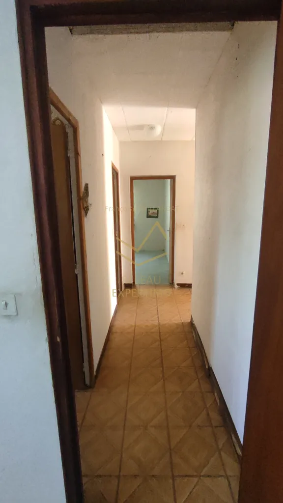 Entrée - Maison de Plain Pied avec Dépendances en Campagne à Cheval-Blanc