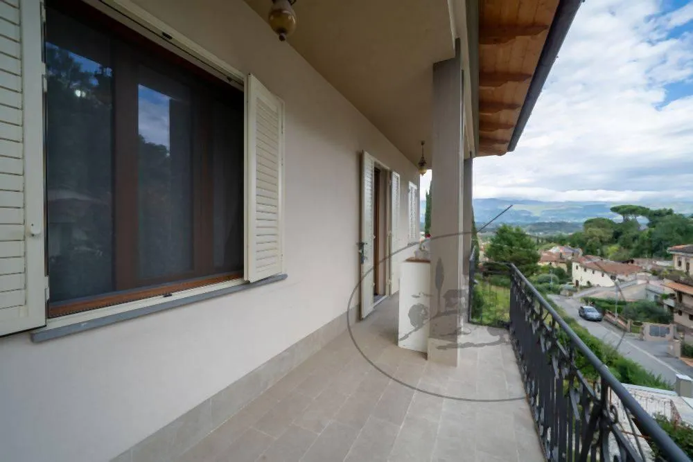 Rõdu - Rustic Villa with Garden in Figline Valdarno