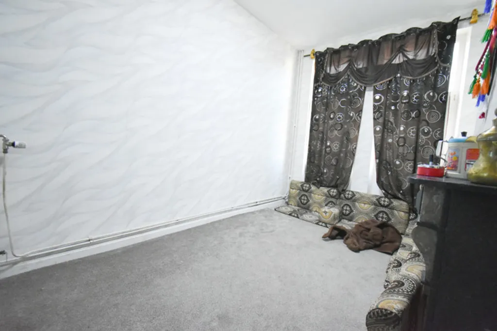 Chambres - Immeuble à Rénover avec Jardin à Verviers