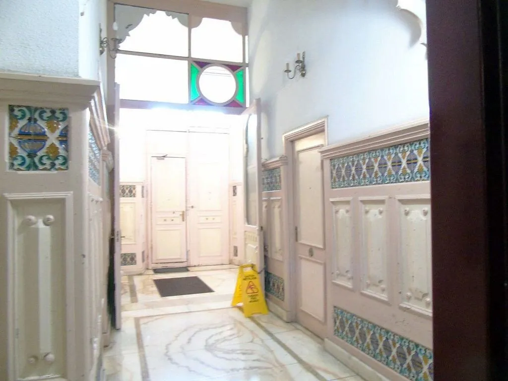 Entrée - Historic Apartment with Balcony in City Centre