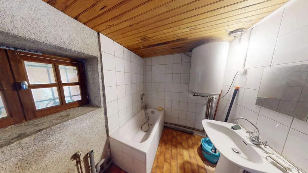 Vannitoad - Charming Stone Cottage in Tiranges Village