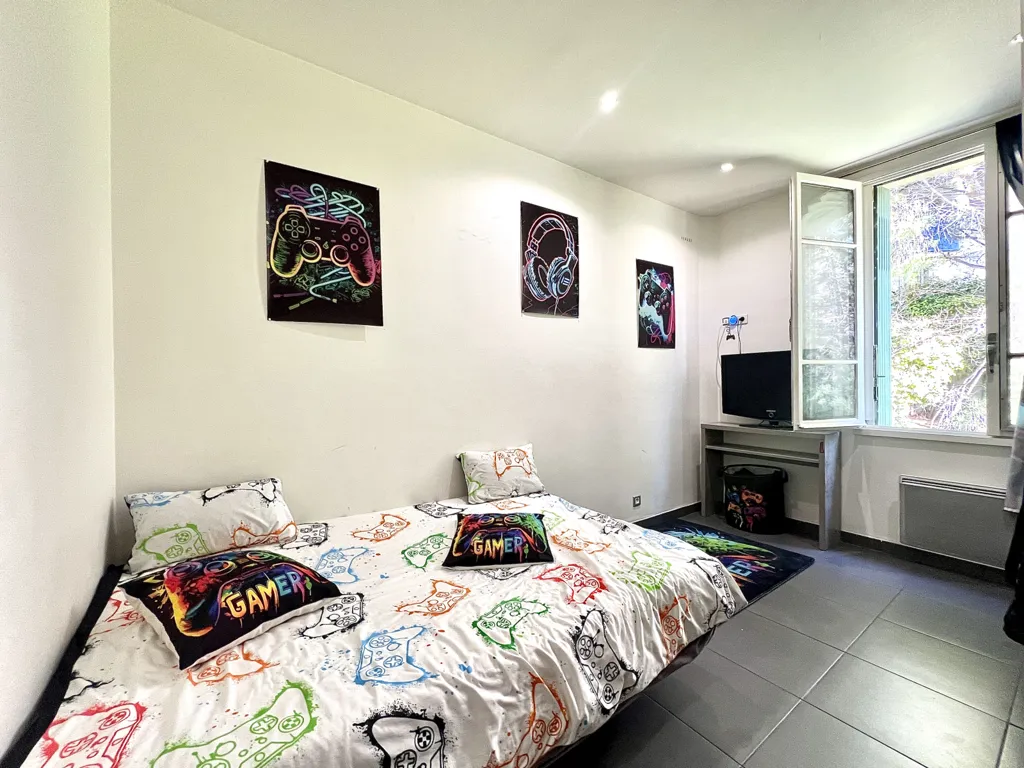Chambres - Maison avec T2 Indépendant et Garage à Château-Gombert