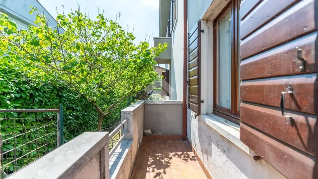 Balcone - Semi-detached House with Garden in Dossobuono