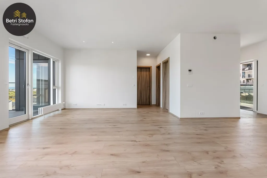 Séjour - Modern Apartment with Garden in Garðabær