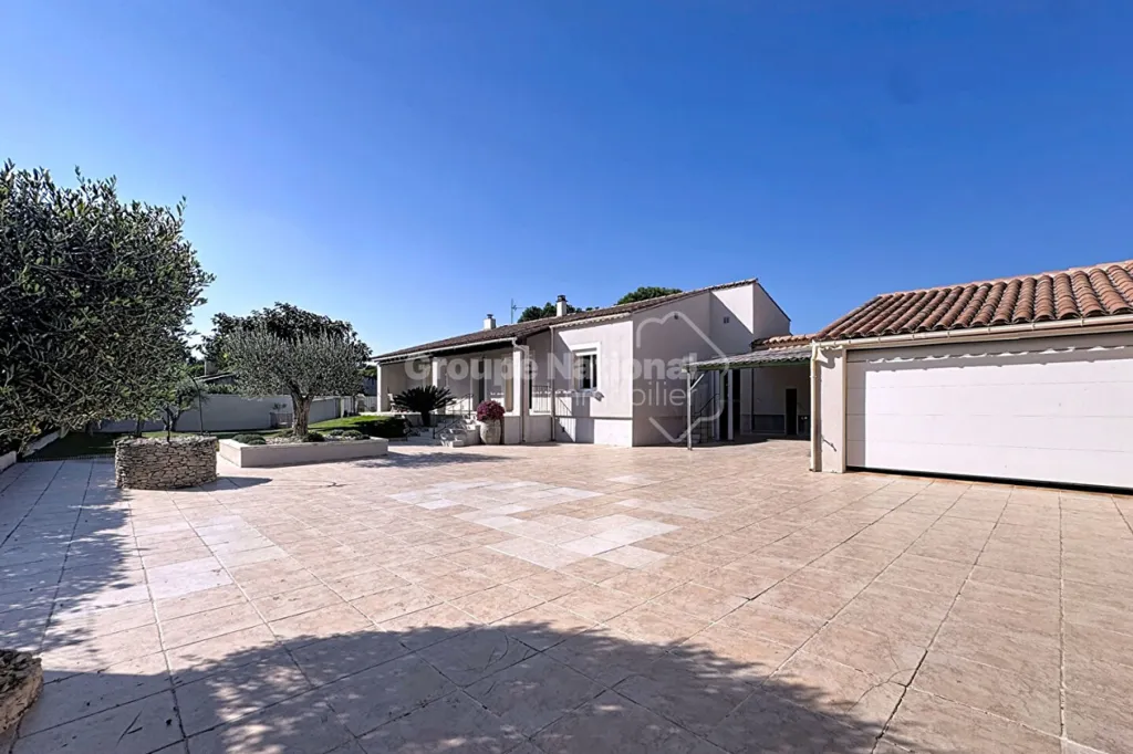 Exterior - Renovated Villa with Pool in Cheval-Blanc
