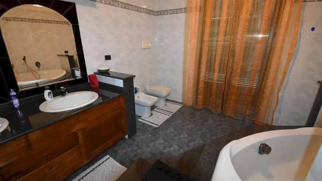 Bagni - Villa with Pool in Nizza Monferrato