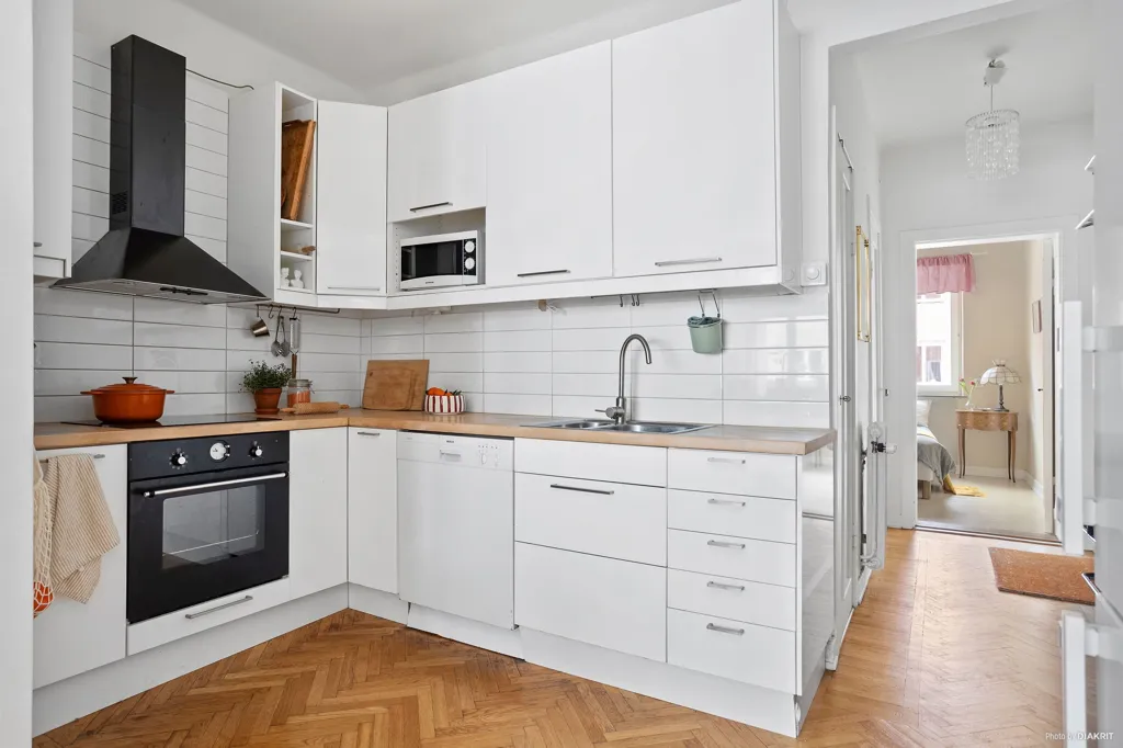 Cuisine - Two-Bedroom Flat with Balcony on Åhusgatan