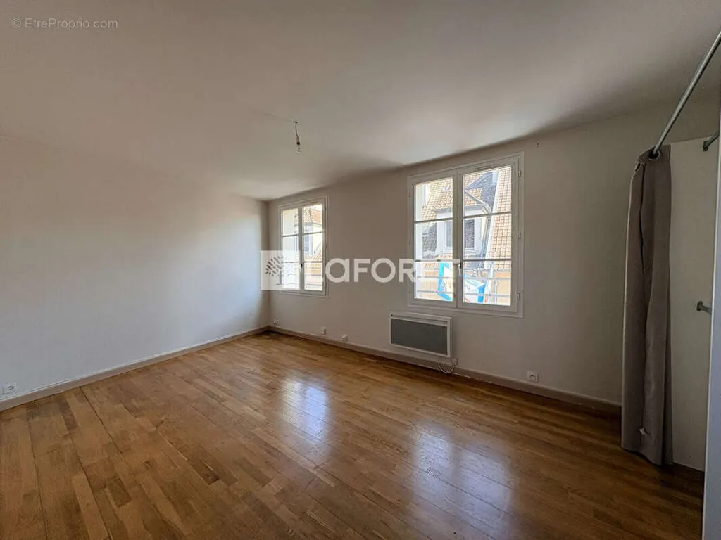 Rooms - City Centre Flat with Balcony in Deuil-la-Barre