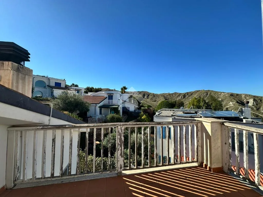Rõdu - Bifamiliar Villa with Sea View in Crotone