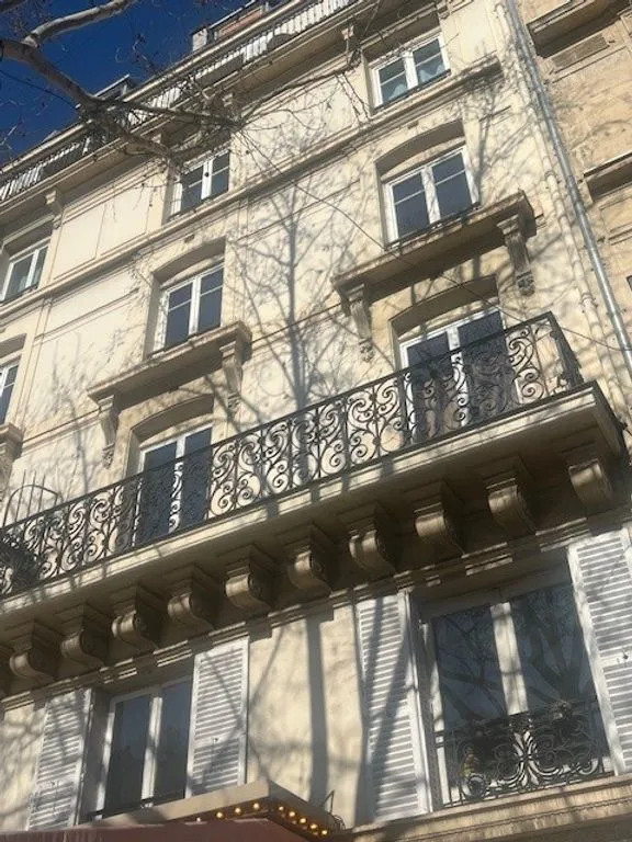 Extérieur - Appartement de Luxe avec Double Exposition à Paris