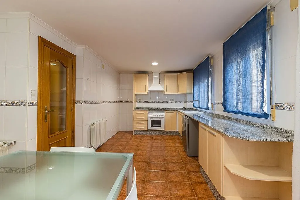 Cuisine - Terraced Semi-Detached House in Picanya