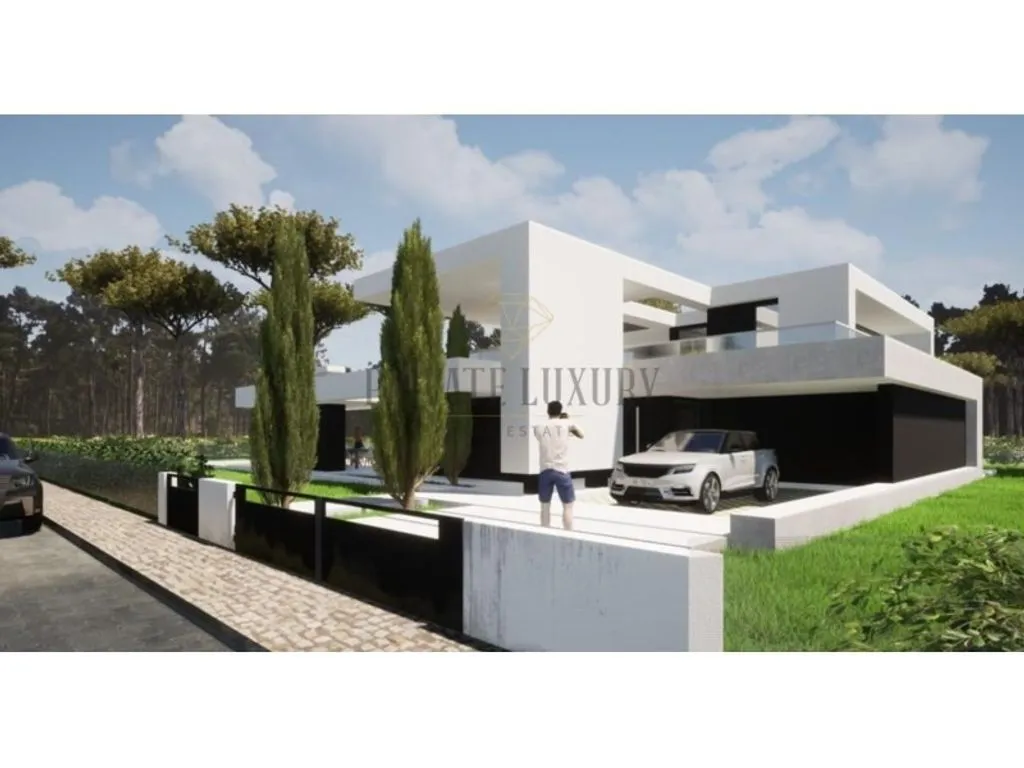 Luxury Villa with Pool in Aroeira, Almada