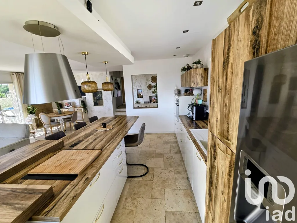 Cuisine - Maison Moderne avec Jardin à Félines