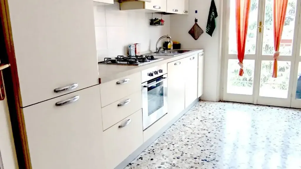 Cuisine - Studio Apartment with Balcony in Parma