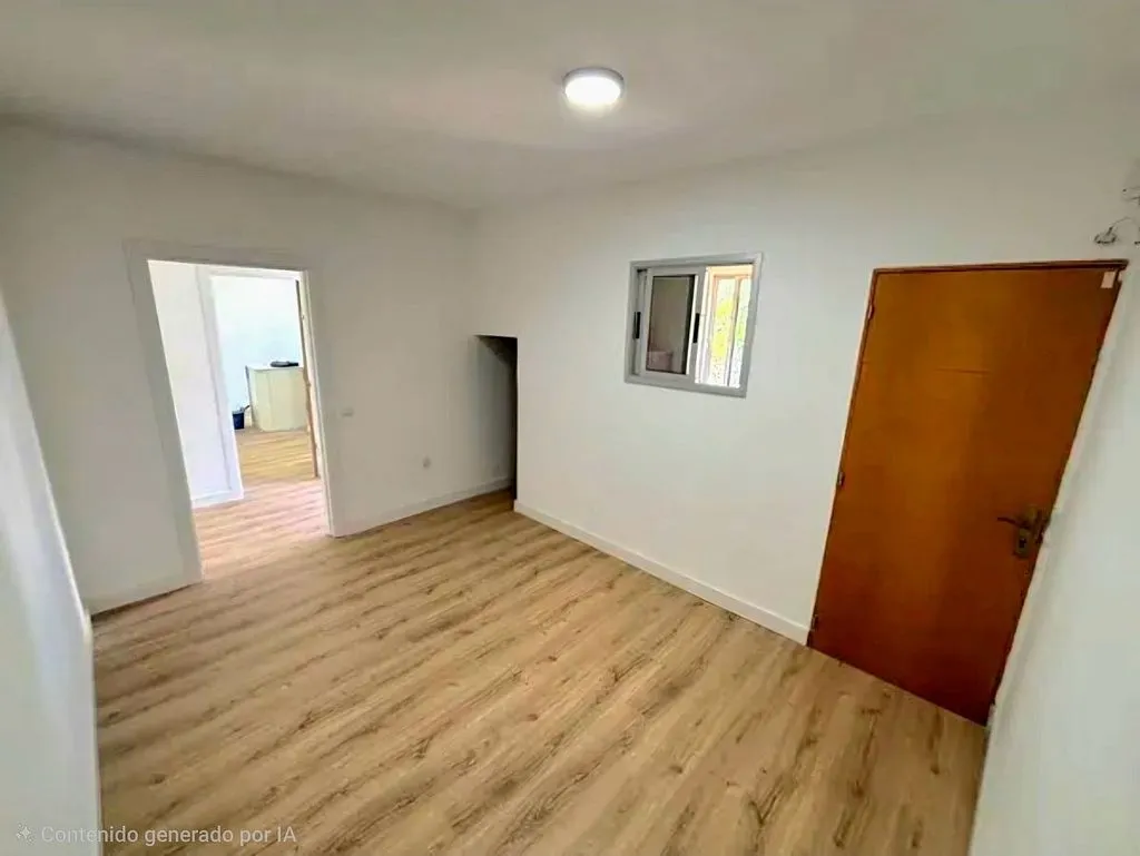 Esik - Modernised Flat with Balcony in Barranco Grande