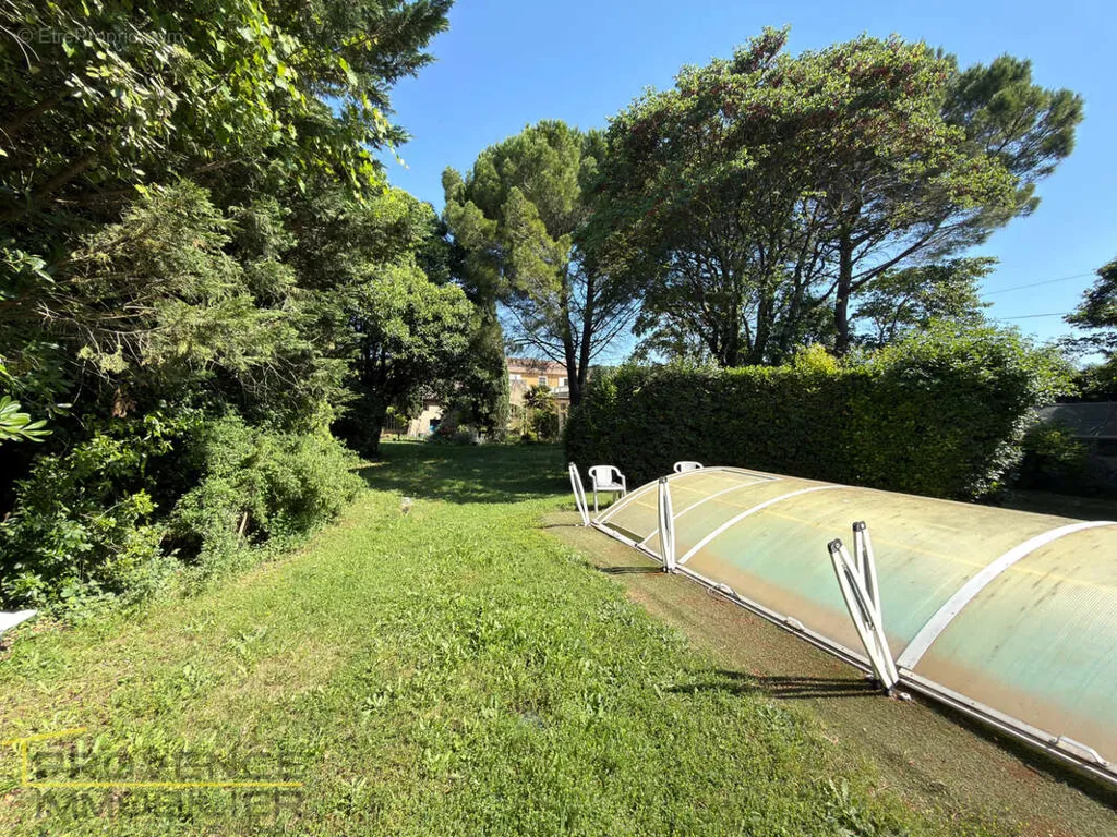 Jardin - Maison de 9 Pièces avec Piscine à Montélimar