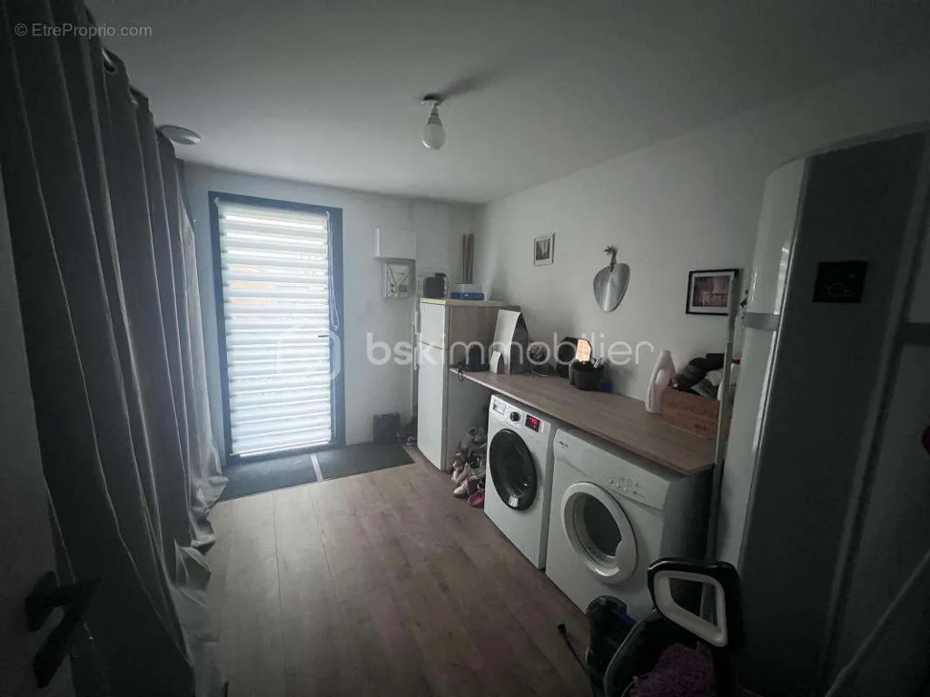 Buanderie - Maison Contemporaine avec Piscine près de Coutras