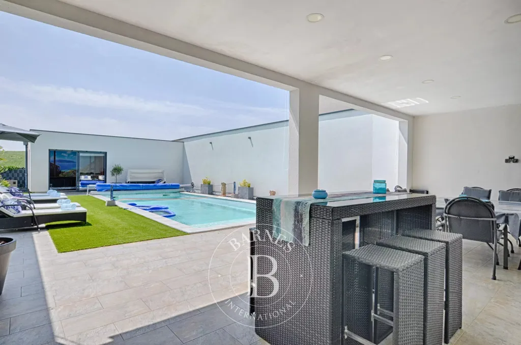 Piscina - Architectural Villa with Panoramic View near Borders, Thionville