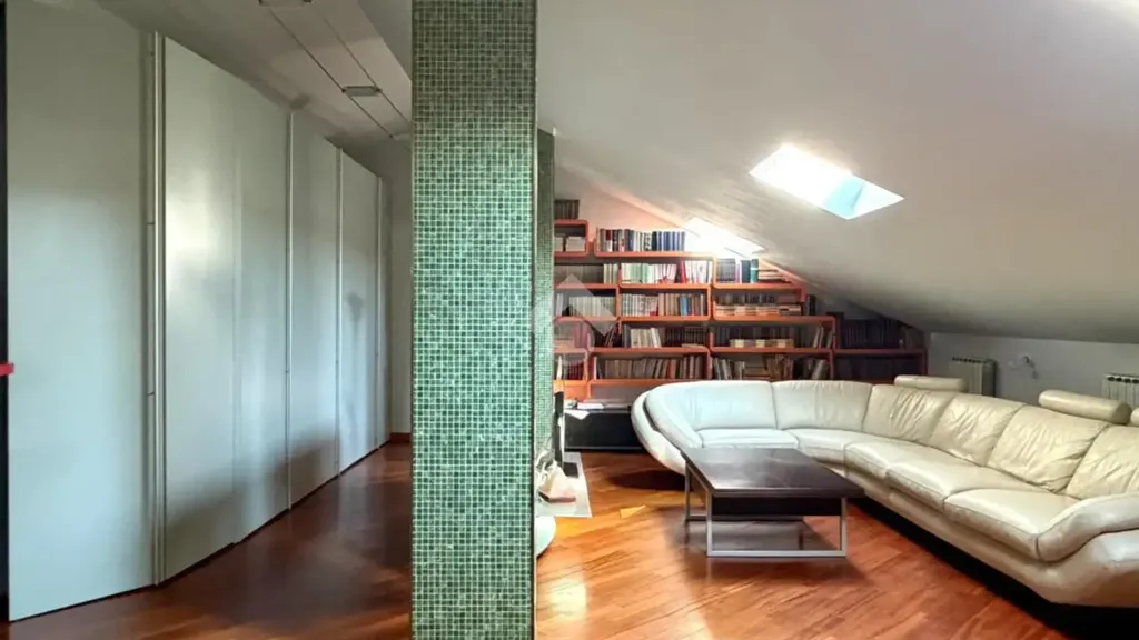 Pièces - Mansard Apartment with Balcony in Grugliasco