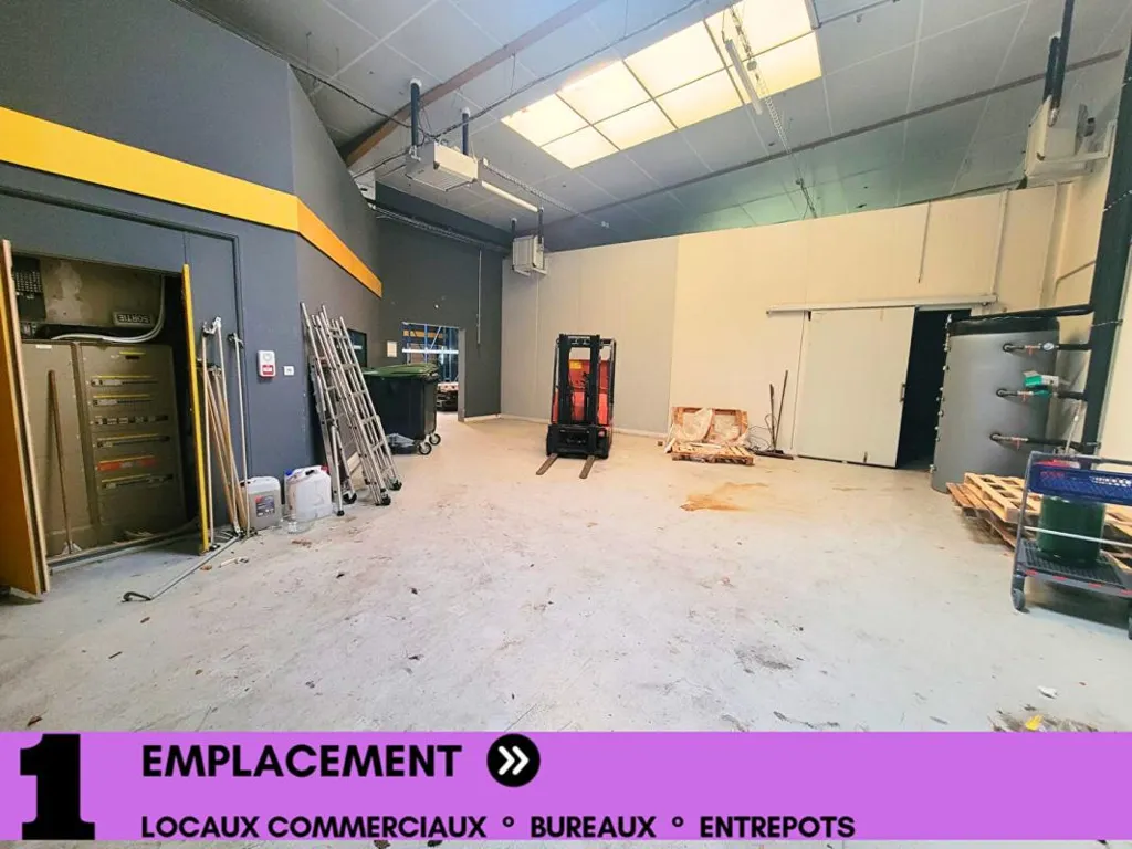 Stanze - Warehouse with Office Space in Saint-Maximin